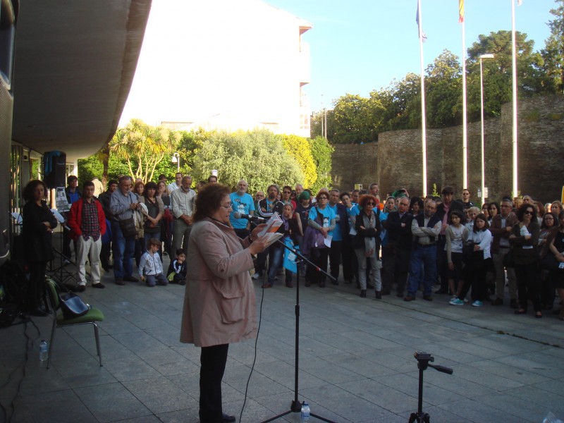 A Plataforma Galega en Defensa do Ensino Público inza as rúas de música e textos contra a LOMCE 